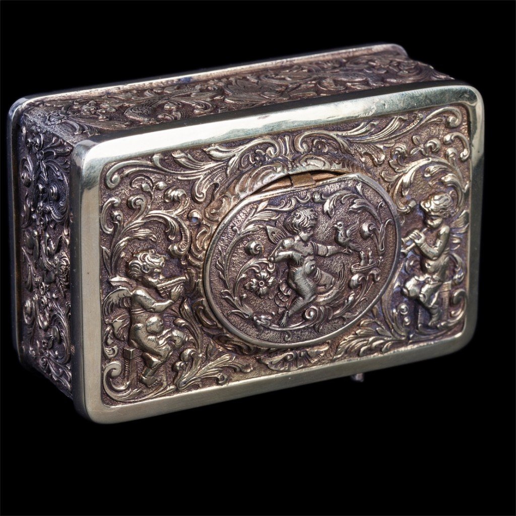 European Three-dimensional Embossed Bird Music Box